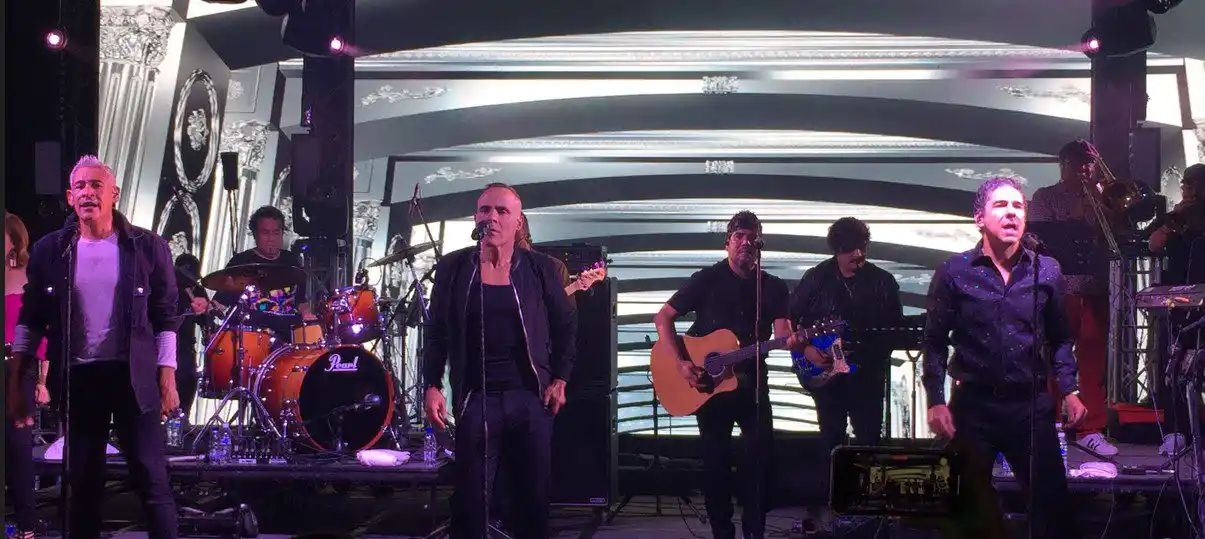 ¡SE SUBIERON HASTA EN LAS SILLAS! Los ex Menudo revivieron la adolescencia de las caraqueñas