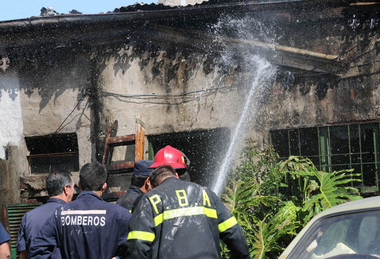 Se incendió precaria casa de adobe y madera, la destrucción fue casi total