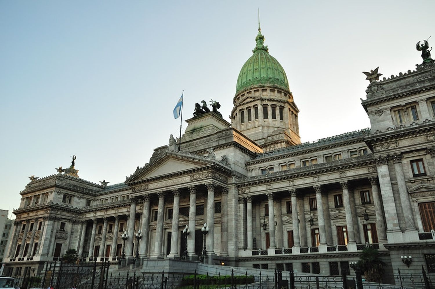 Llega al Senado de la Nación el proyecto del Faro Querandí