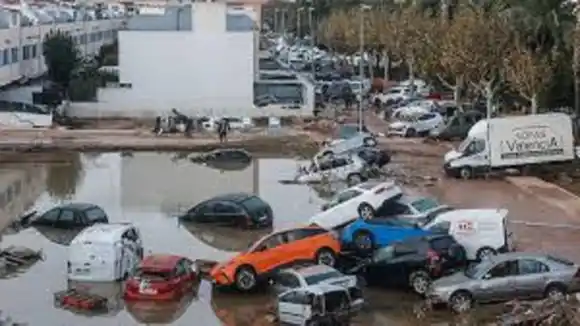 Continúa la BÚSQUEDA de más VÍCTIMAS por las inundaciones en VALENCIA