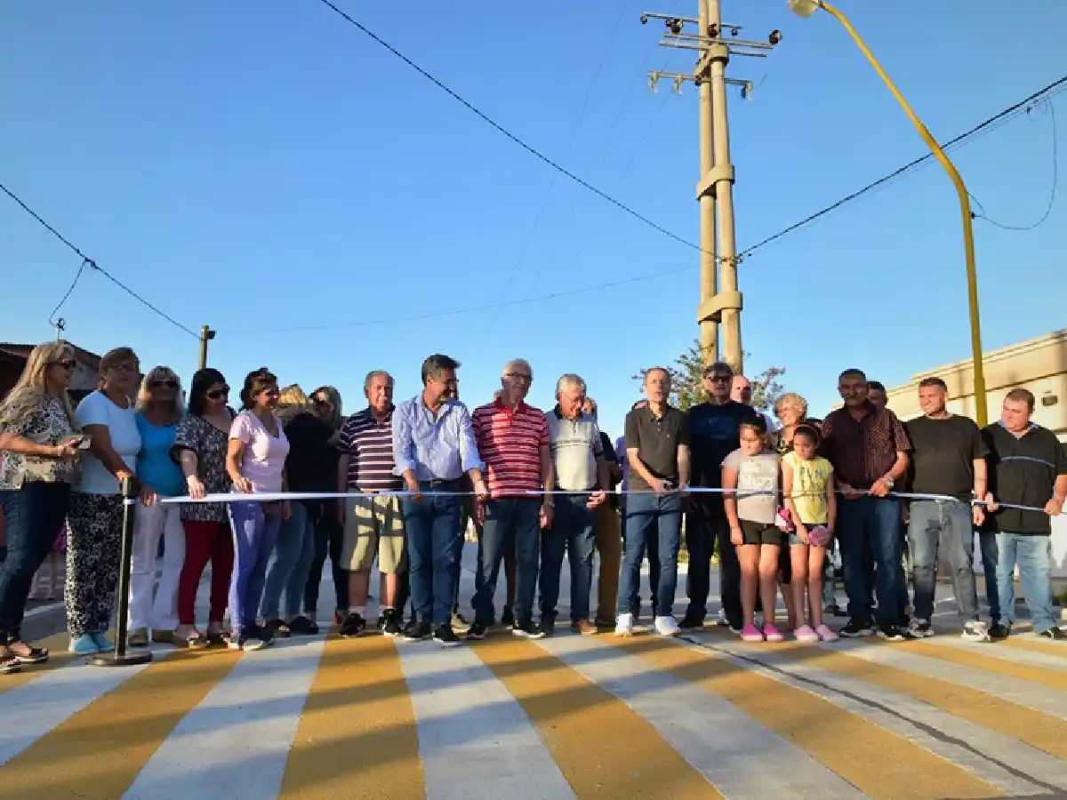 Inauguraron pavimentación del cruce de vías de calle San Luis