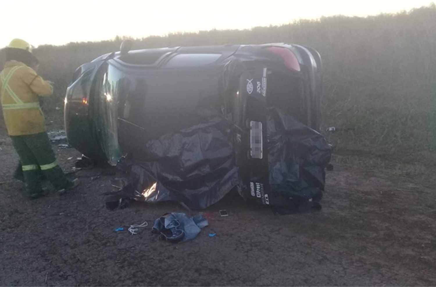 Un hombre murió tras volcar con su auto en un camino rural cerca de Acebal