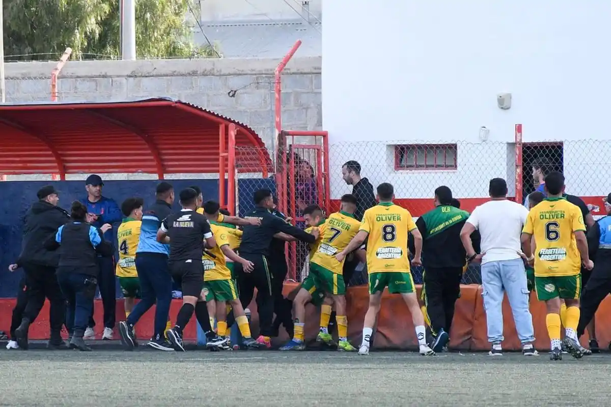 La agresión se produjo una vez finalizado el encuentro, que culminó con victoria por 1-0 en favor de J.J. Moreno.