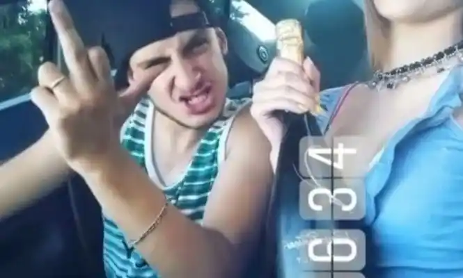 Video: Se filmaron tomando alcohol y con armas en Panamericana