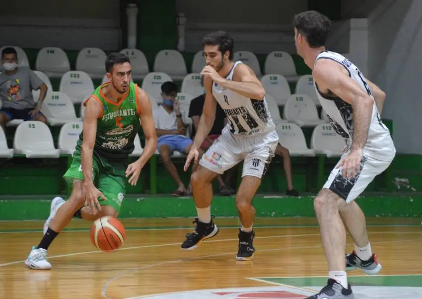 ESTUDIANTES CAY� ANTE EL BATARAZ Y SE QUED� SIN INVICTO EN EL GIGANTE VERDE