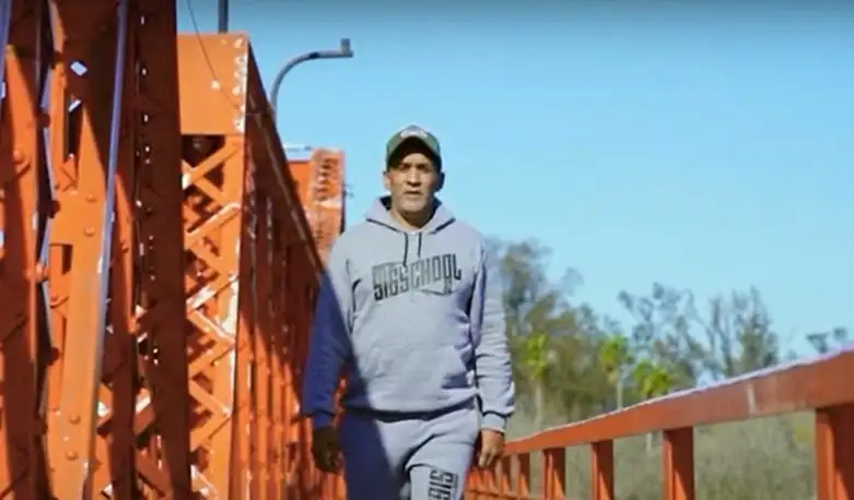 Diego Alonso, durante el rodaje del programa en el Puente Méndez Casariego 