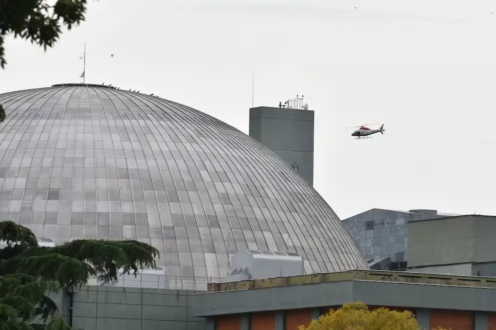 Helicópteros sobrevolando la central nuclear. Una postal cada vez más cotidiana en Atucha.