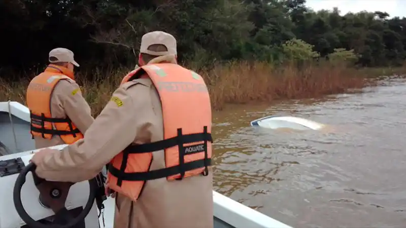 Accidente náutico en Colón: hallan un cuerpo y buscan al otro pescador
