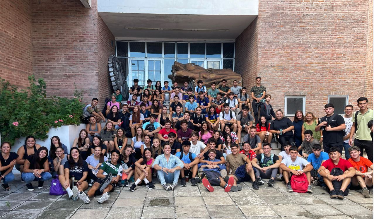 Los estudiantes realizan el curso propedéutico.