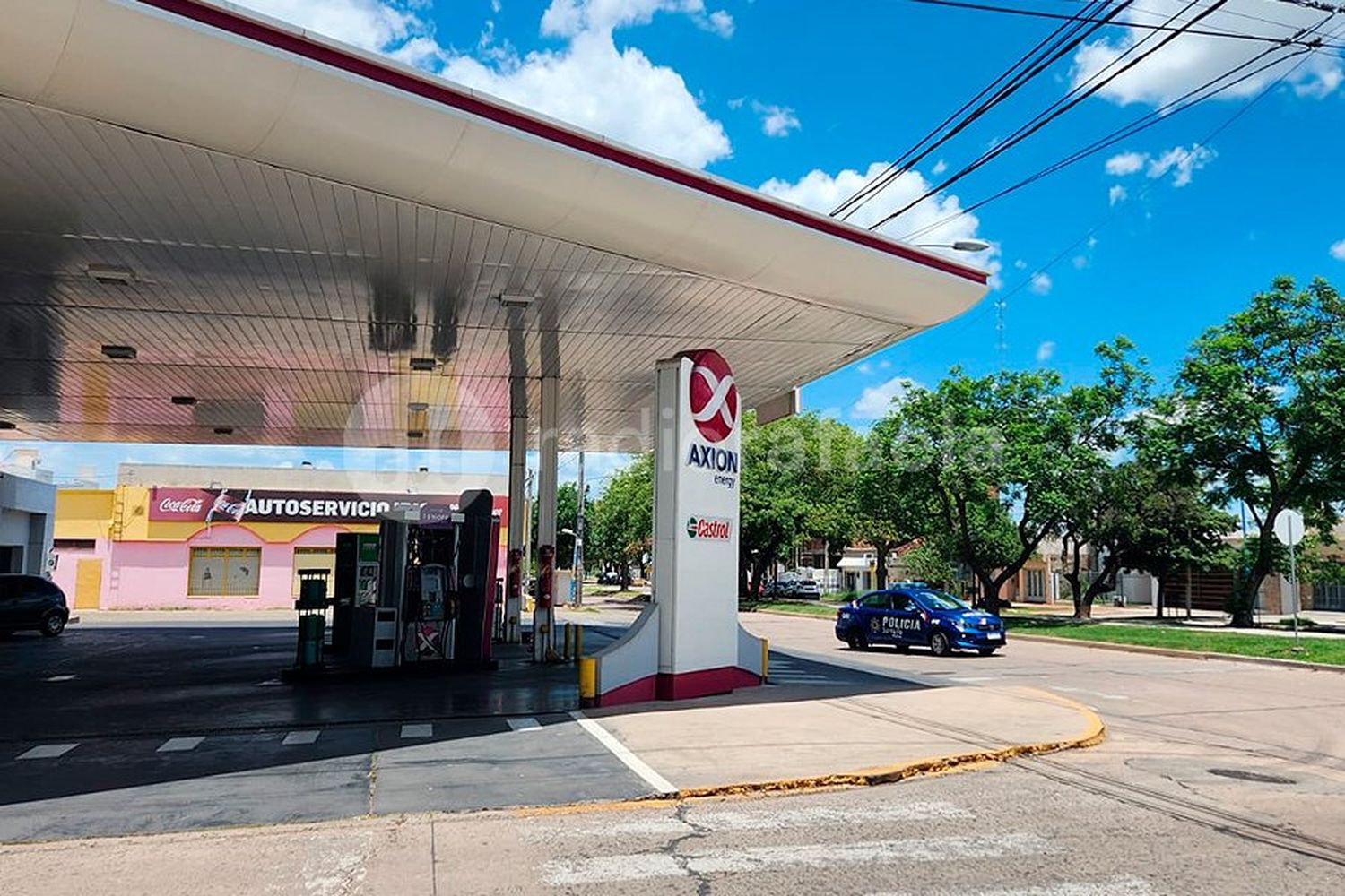 Aprovechó un descuido y robó dinero en efectivo en una estación de servicio