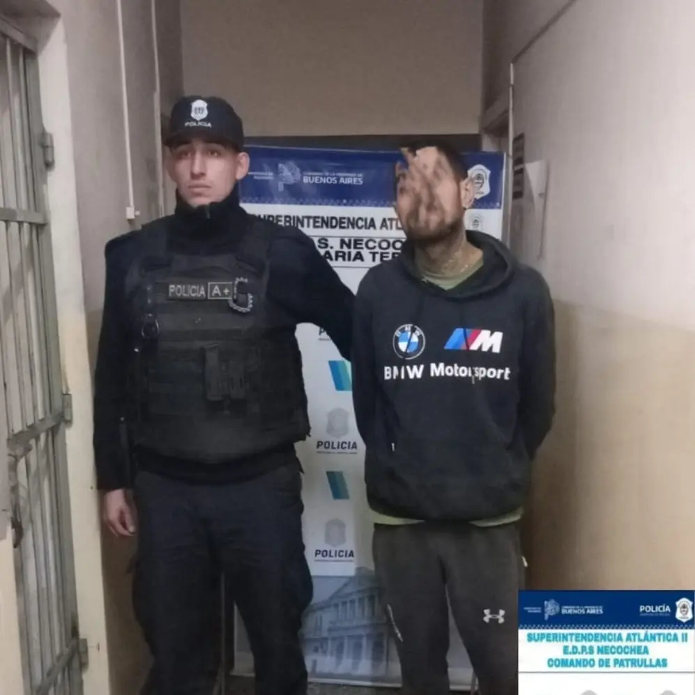 Estaba prófugo y deambulaba con una escalera de aluminio