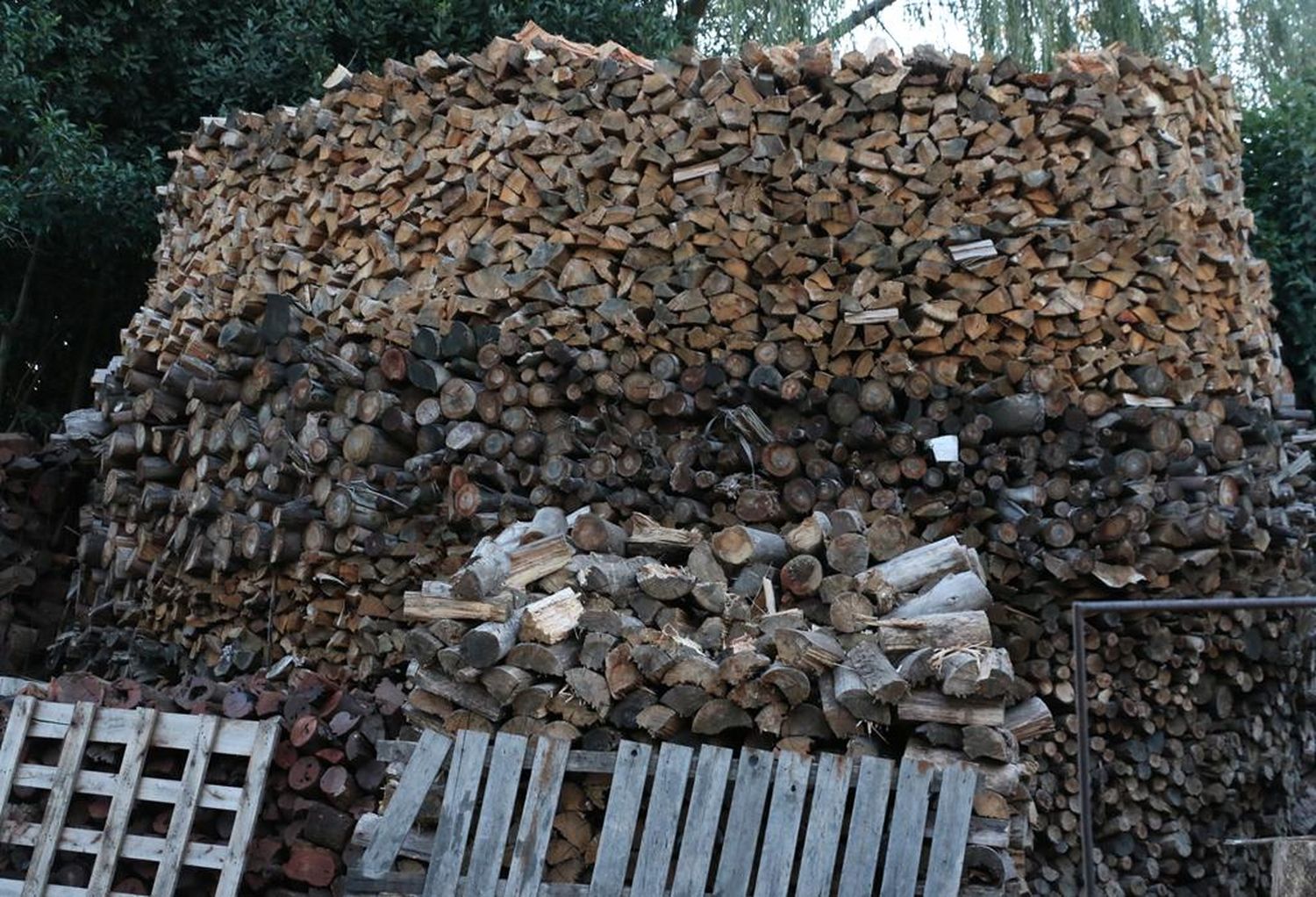 La madera para calefaccionarse también aumentó y está un 15% más cara