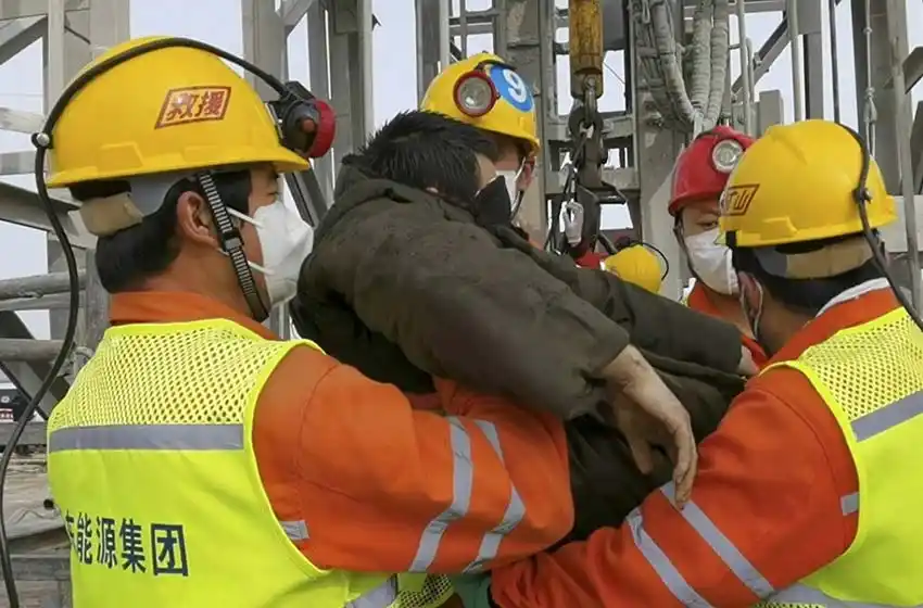 Tras dos semanas de pesadilla, rescataron a 11 mineros que estaban atrapados