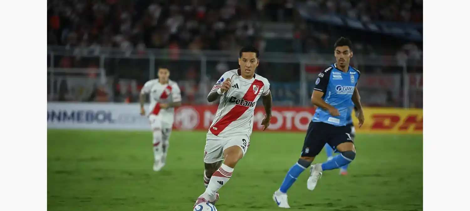 River rescató un empate en Bolivia con una temprana expulsión que lo condiciono