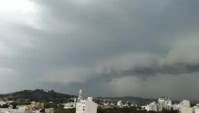 Rige una alerta en Tandil por la presencia de tormentas.