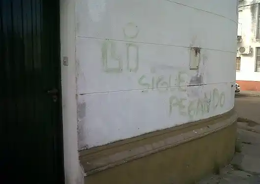Una periodista de ElDía fue víctima de pintadas y ataques anónimos en su casa