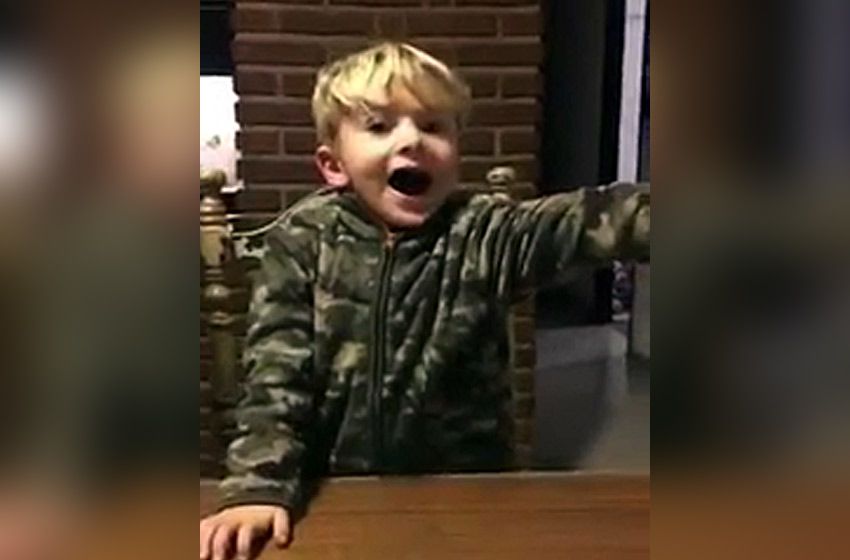 La tierna y emotiva reacción del niño que le tocó la figurita de Messi