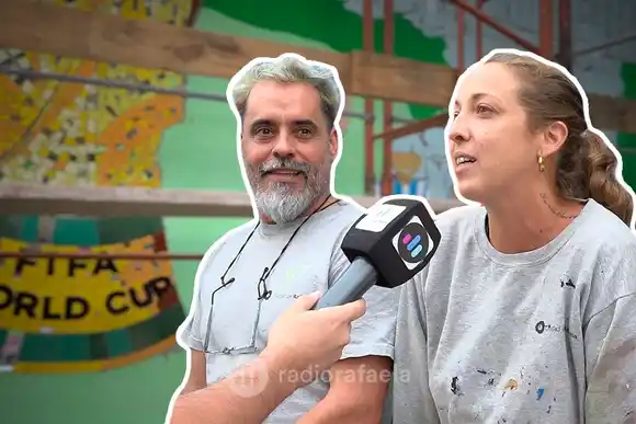 Mucha expectativa por la finalización del "Mural Mundialista" en la plaza Malvinas Argentinas