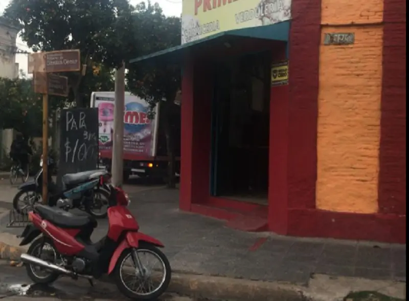 Quiso robar en un supermercado chino y la propietaria la retuvo hasta que llegó la Policía