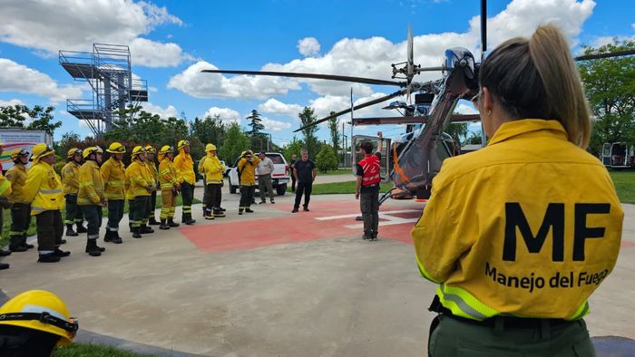 Brigadistas santafesinos se capacitaron en el uso seguro y la coordinación de medios de transporte aéreos