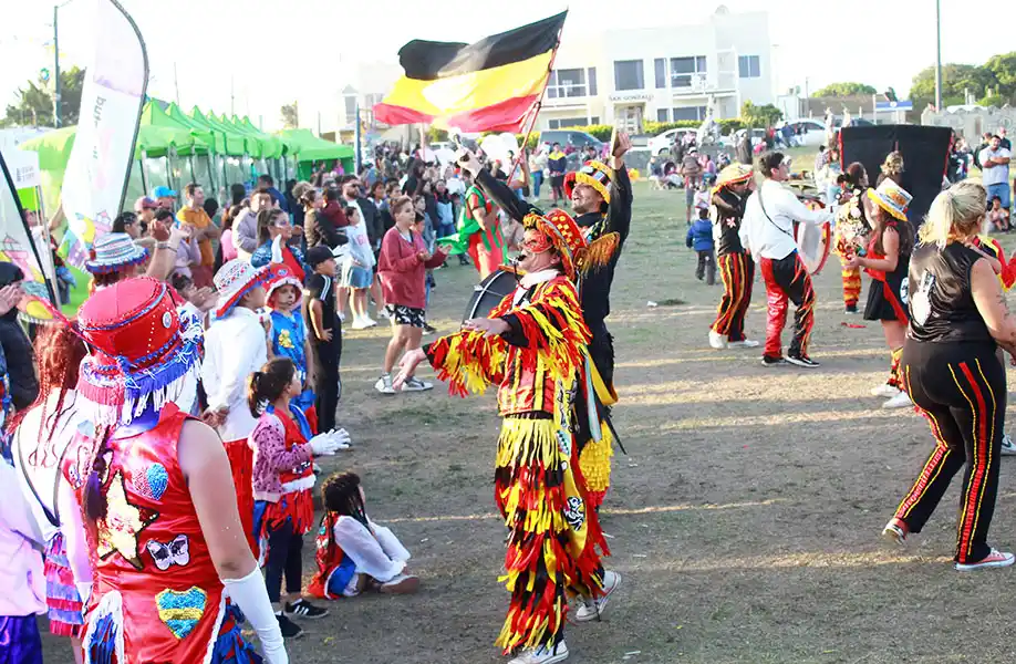El ritmo murguero le bajó el telón al carnaval