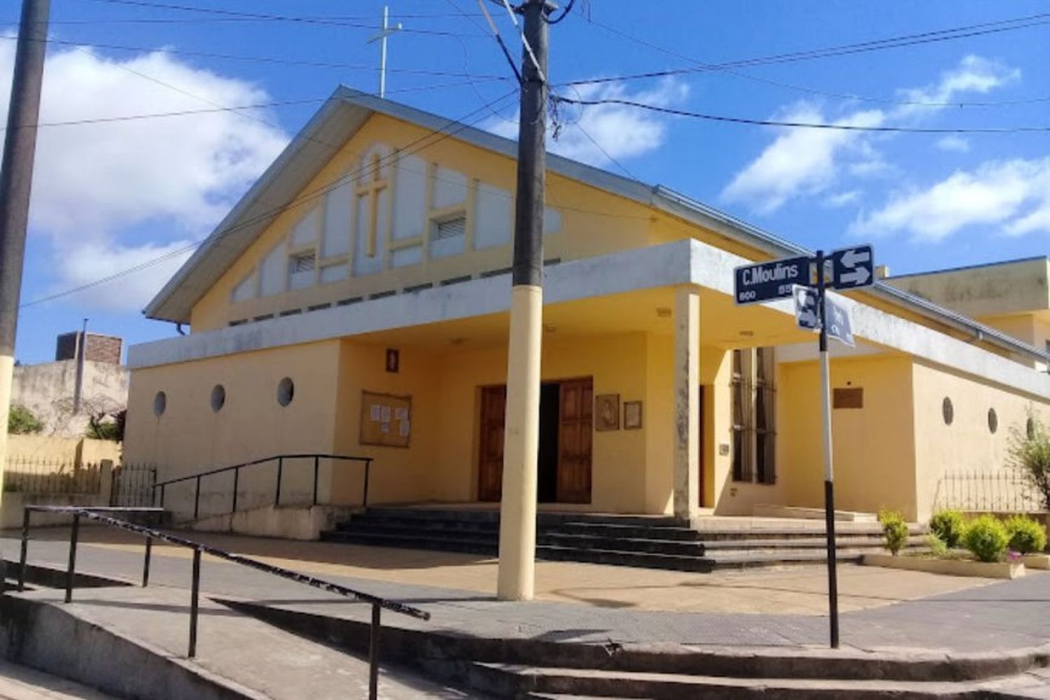 Violento intento de robo a un cura: lo atacaron con un cuchillo y lo maniataron