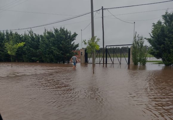 Seba Reportero: algo pasa, el agua no baja