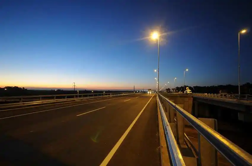 Un hombre alcoholizado volcó en la autopista Rosario-Córdoba