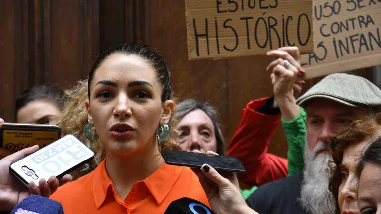 Fardin explicó que llega a esta etapa del juicio “cansada pero fuerte” porque tiene “la responsabilidad de hacerlo por la cantidad de casos que se ven reflejados en esta historia”