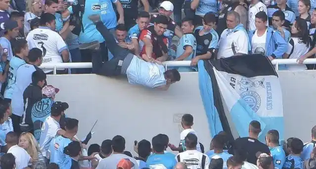 Murió el hincha de Belgrano que fue arrojado desde la tribuna