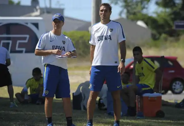 Riquelme empezó con la limpieza: Schiavi no será más el DT de Reserva 