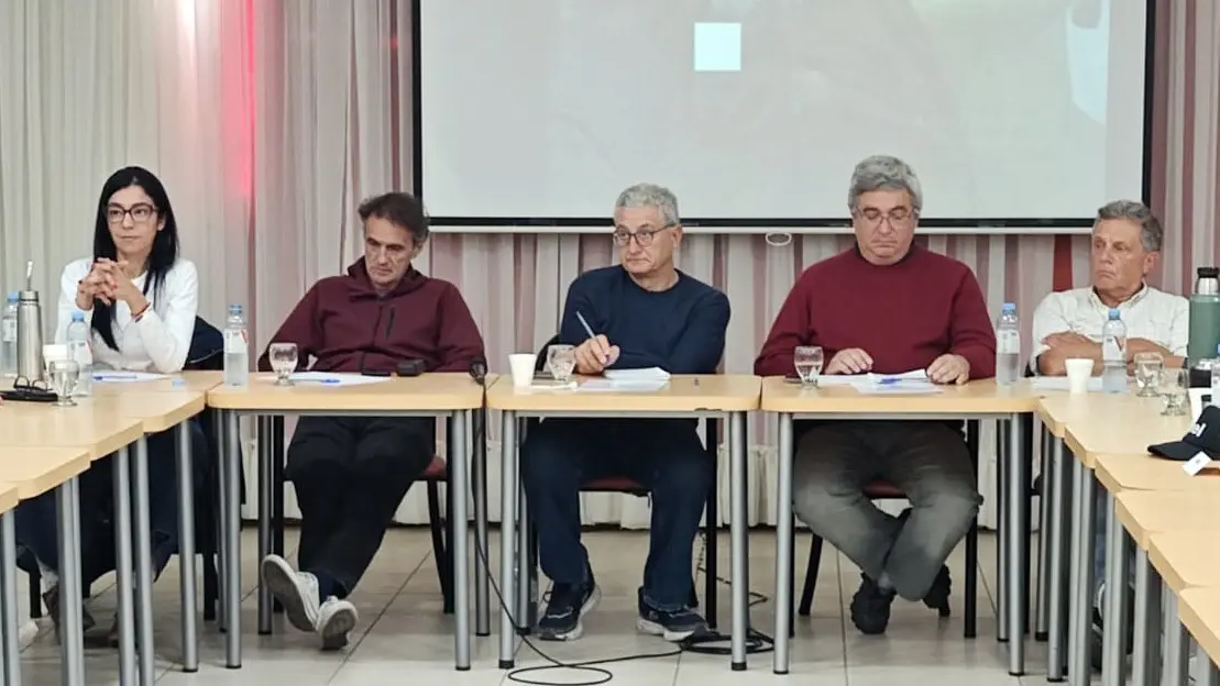 Reunión. Andrea Cáceres junto a Katopodis y otros dirigentes