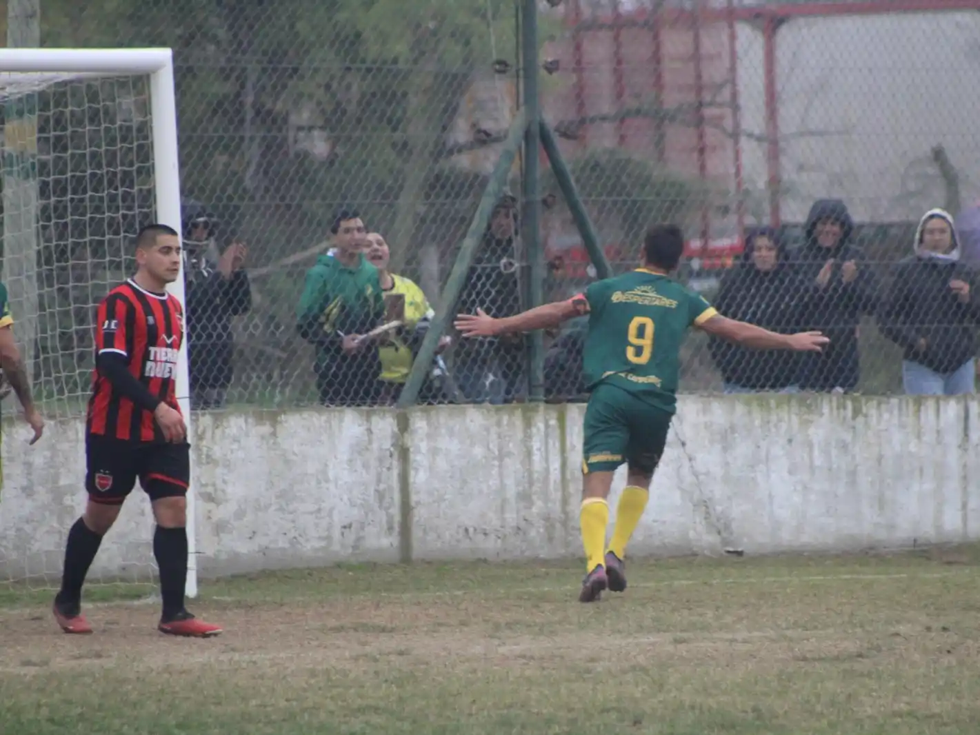 Urquiza sufrió, insistió y festejó en el cierre ante Central en el sur
