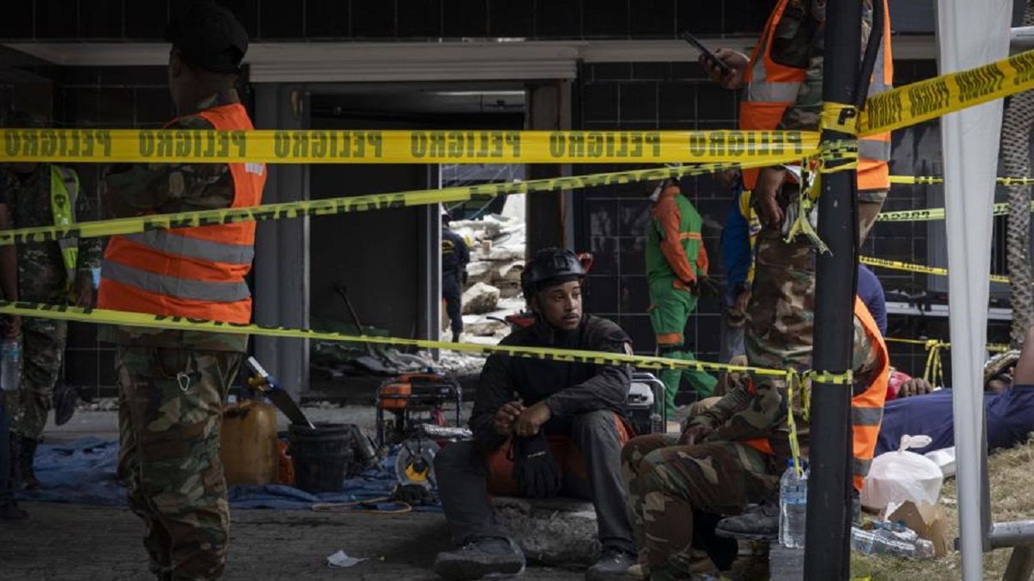 AUMENTA a 221 el número de muertos por derrumbe de la discoteca en Santo Domingo: han rescatado 189 cuerpos