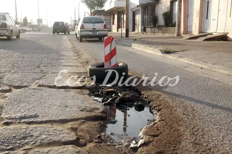 Avenida 75: vecinos buscan soluciones provisorias ante el deterioro del asfalto