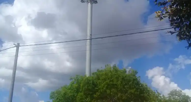 Futuro de demolición para la antena que Movistar colocó en la barranca