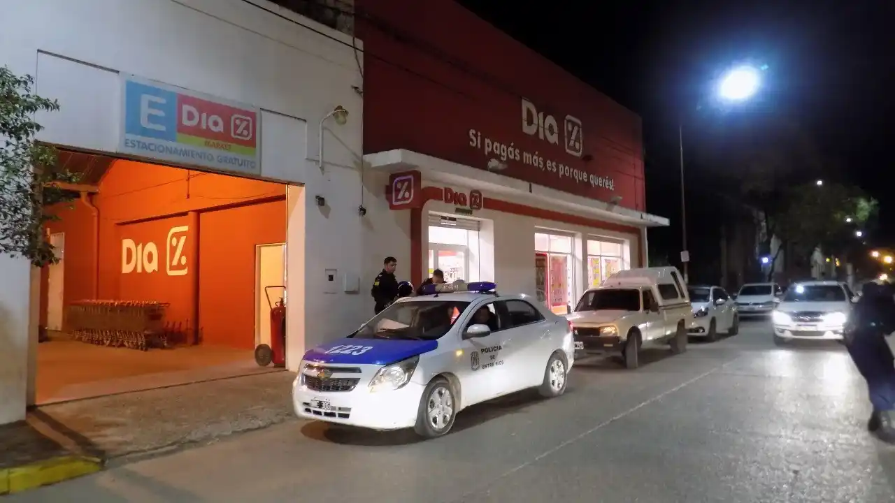 Detienen a un hombre en un supermercado