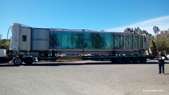 Empezaron a llegar los componentes de las mangas del aeropuerto de Neuquén