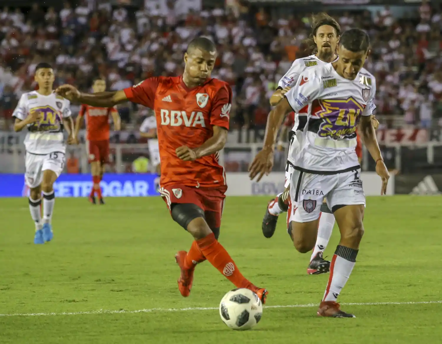 River decepcionó ante su gente y apenas igualó con Chacarita