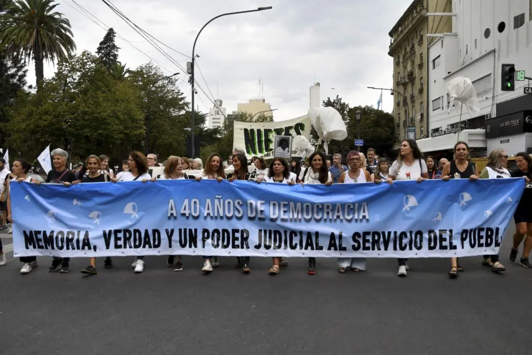 Marchan en Plaza de Mayo y en la provincia en conmemoración del Día de la Memoria, Verdad y Justicia