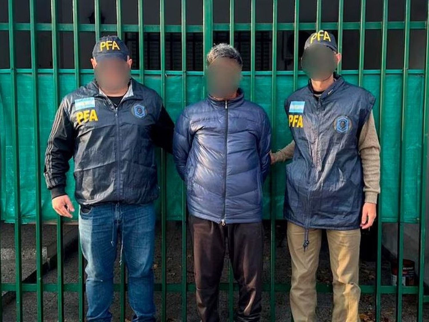 Violó a la hija de su ex durante una década y estuvo tres años prófugo de la Justicia: lo encontraron en Villa Luro