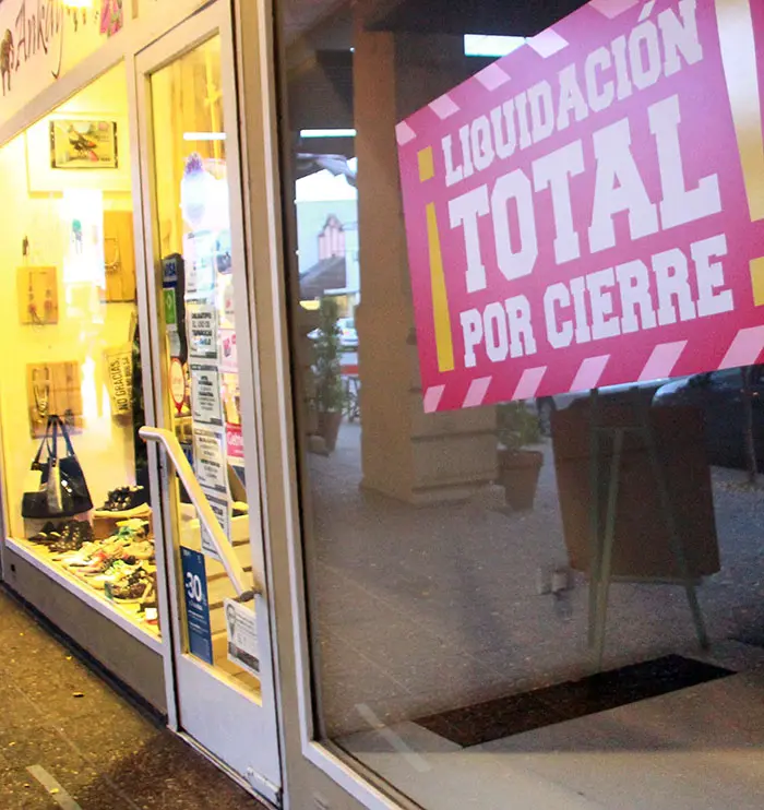 Siguen cerrando locales por la crisis