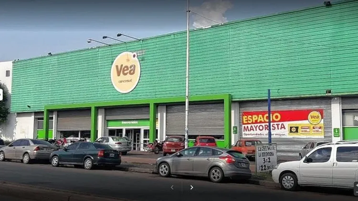 Unas 57 familias quedarían sin sustento económico en los próximos días. Los empleados del supermercado Vea se mantienen en alerta y movilización