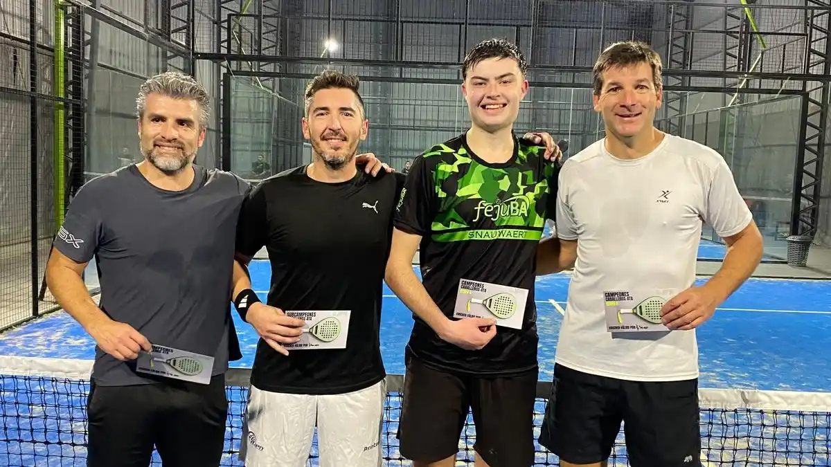 Mateo Kloster y Martín Dindart derrotaron a Andrés Salomón y Diego Becerra en Caballeros cuarta