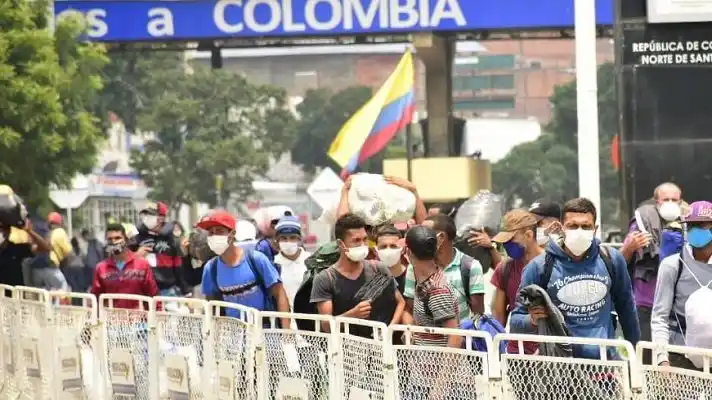 Venezolanos irregulares en Colombia no tendrán acceso a la vacuna contra el COVID-19