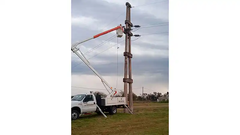 Por la caída de un rayo, varias localidades de Entre Ríos se quedaron sin luz