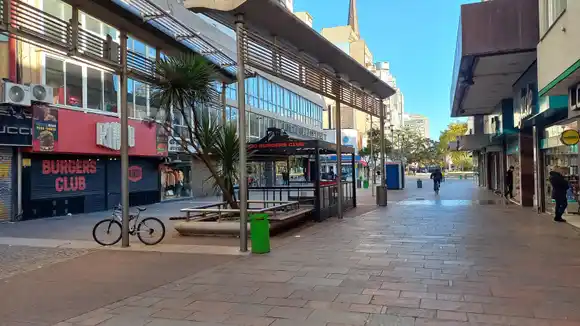 “El paro no es contra los comercios, es contra el modelo”