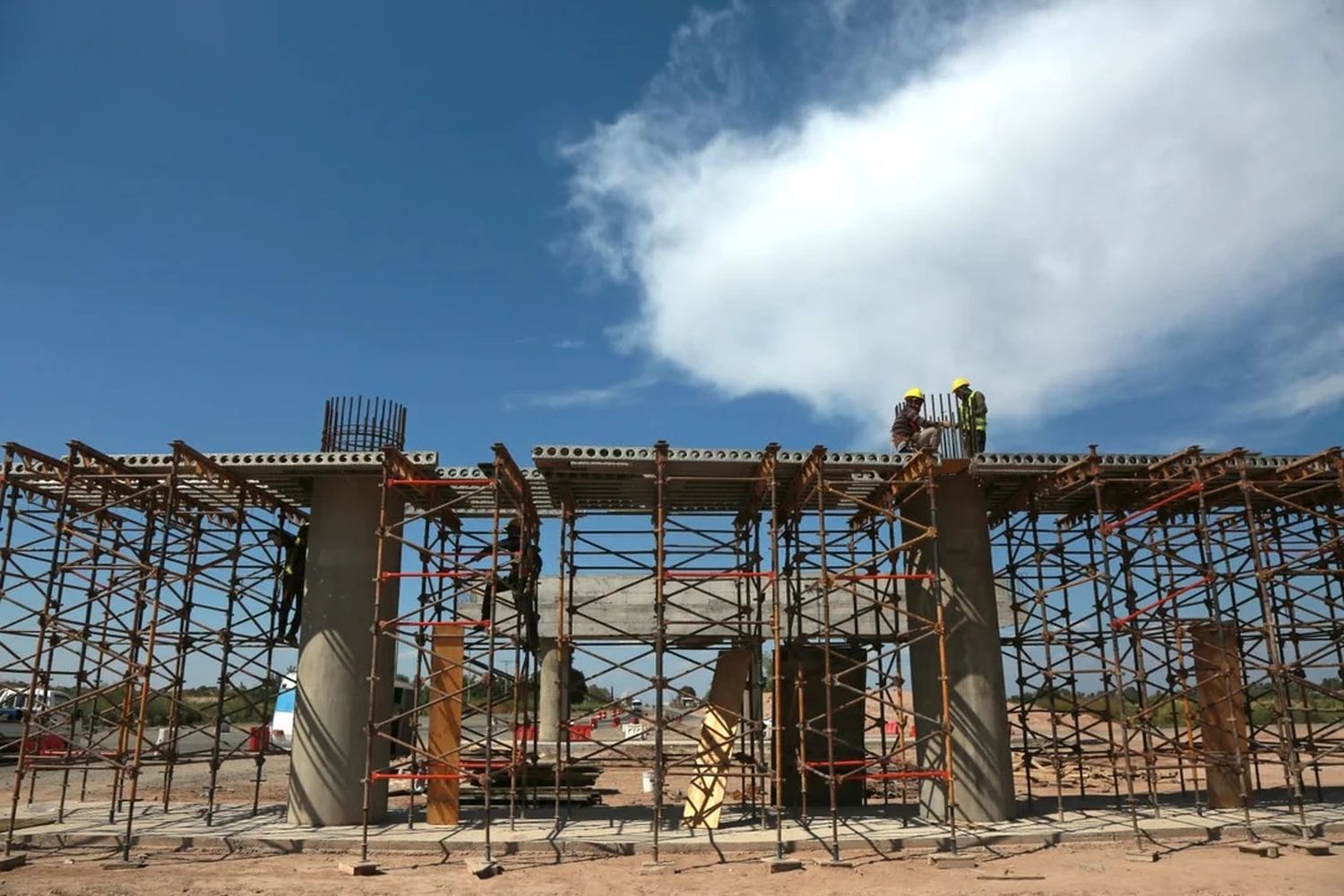 Tras caer al 5,7 por ciento a fin de 2023, el desempleo habría subido fuerte este año