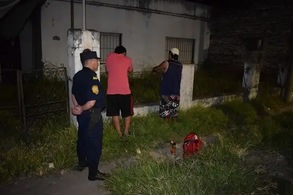 Ladrones de cotillón: dos detenidos tras un fallido robo a un local