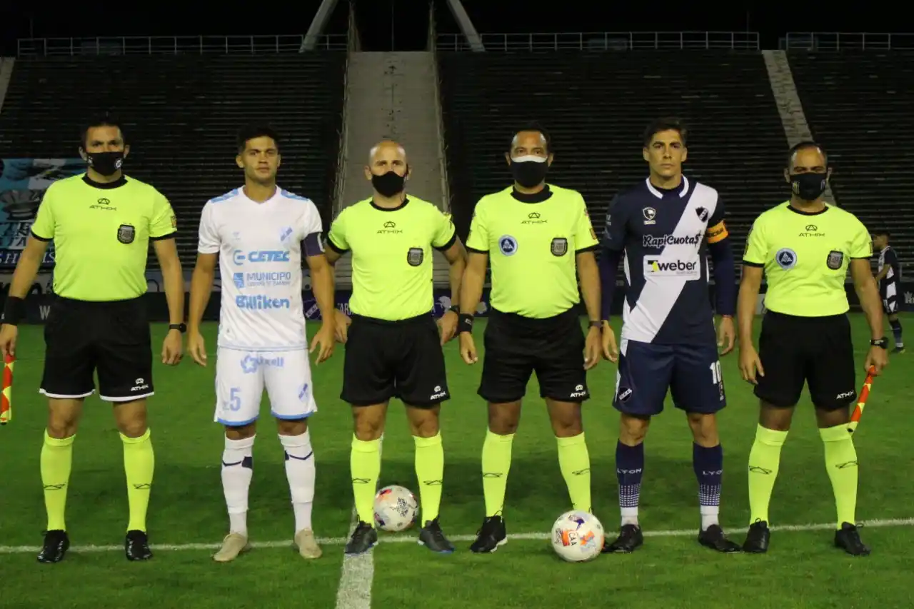 Alvarado volvió a la victoria en casa